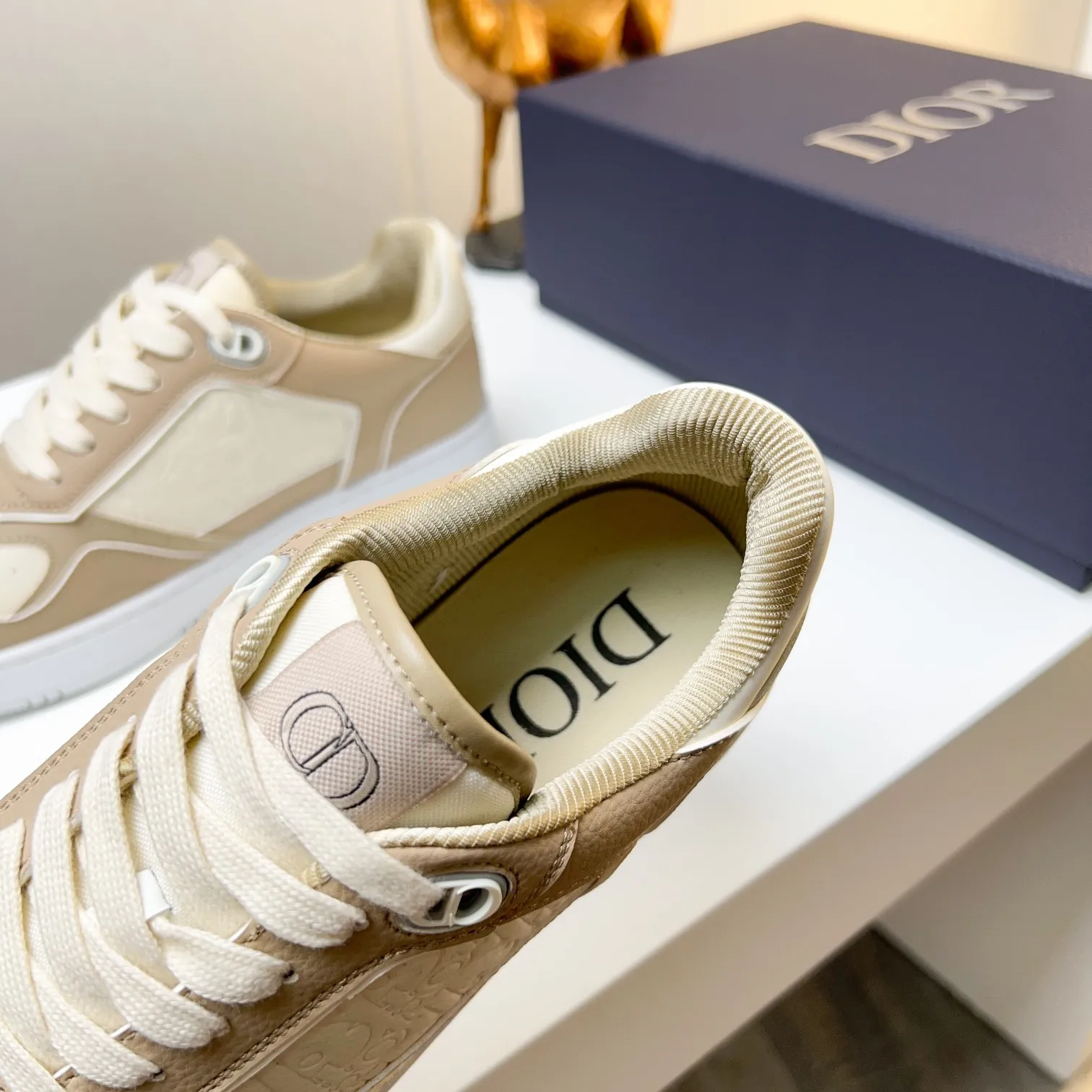 Men's Men's Shoes 💰400 [New] 🦩🦩Dior - Low-top sneakers 2025 spring men's collection new arrivals [Celebrate][Celebrate][Celebrate], reinterpret the basketball shoe design and become a classic Dior item [Strong][Strong][Strong], crafted in black and cream white smooth cowhide with beige suede, leather display on the side The CD logo, tongue, sole and back side are decorated with various distinctive details to enhance the style[666][666], while eyelet details, topstitching and rubber panels highlight the dynamic charm of its athletic style[strong][strong][strong]. It has a two-color rubber sole, which can be matched with various clothing to create a refined look. Size: 38 to 44 (45 can be customized